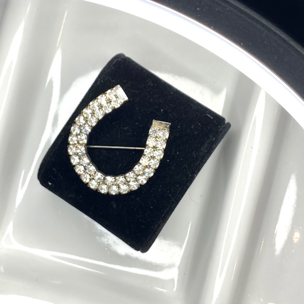 Vintage Rhinestone Horseshoe Brooch 🐴 💎 - Picture 8 of 9